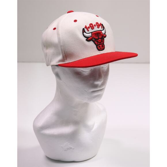 Chicago Bulls 1991 Mitchell Ness Retro Adjustable Hat Cap Cream Red - Picture 1 of 7